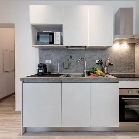 Frullhouse - Sweet Dreams In Apartament