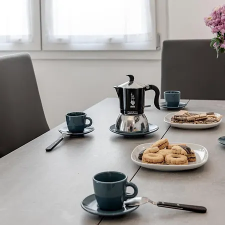 Frullhouse - Sweet Dreams In Apartament *