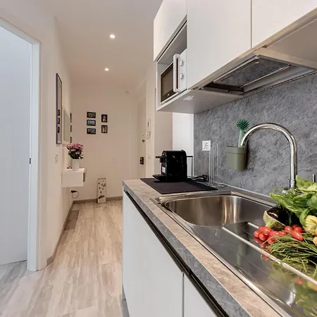 Frullhouse - Sweet Dreams In Apartament