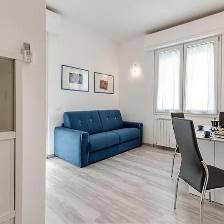 Frullhouse - Sweet Dreams In Apartament *